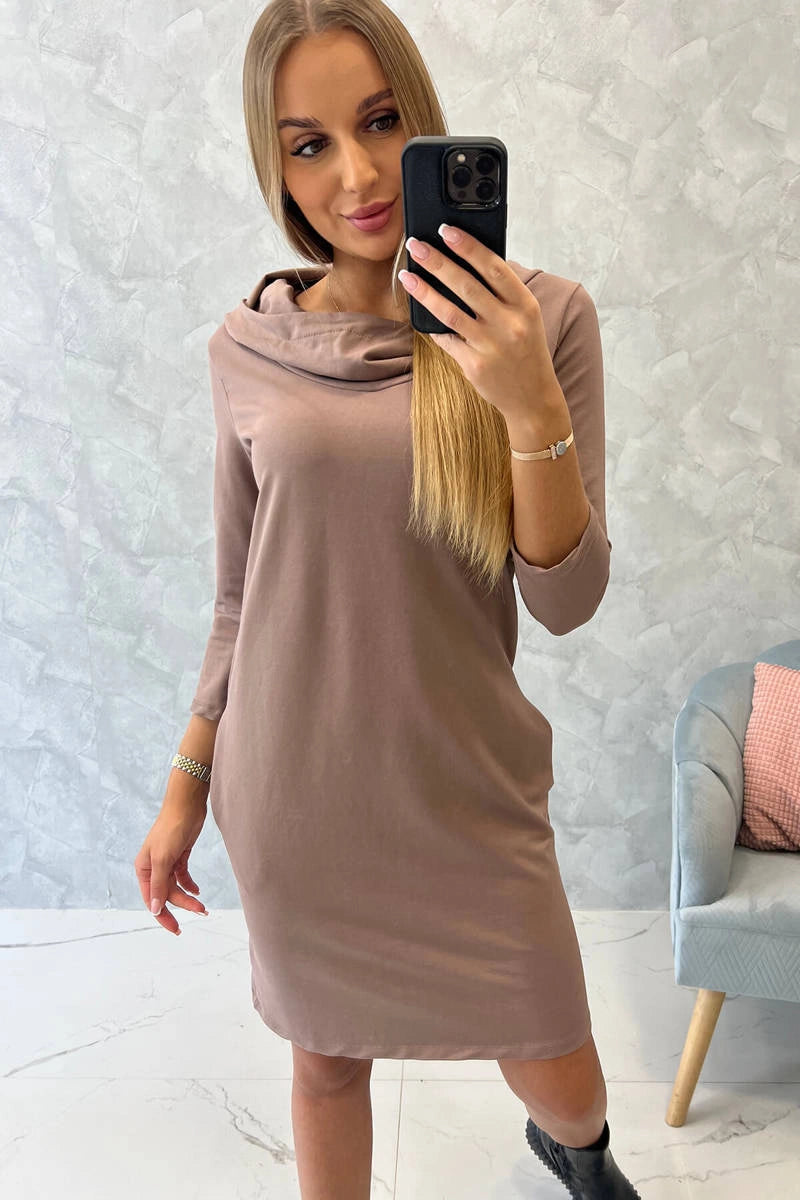 Šaty s kapucňou a vreckami mocca univerzálne