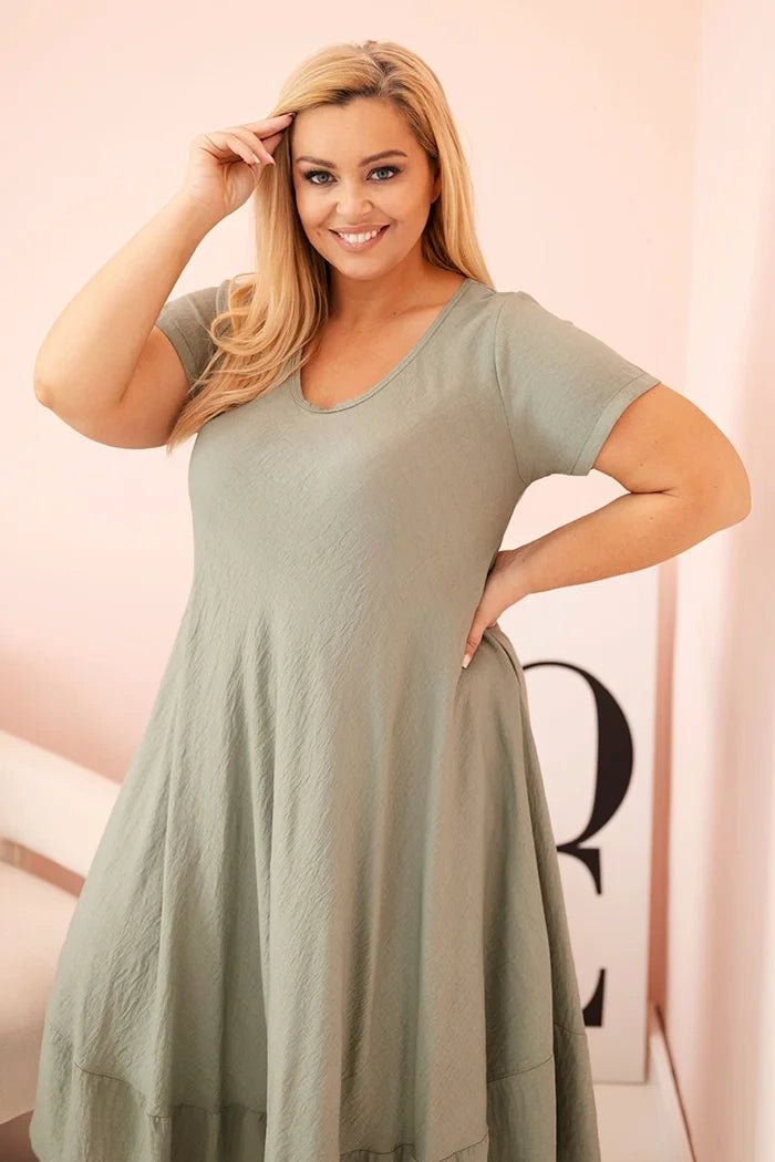 Dámske šaty plus size s krátkym rukávom a volánom z ľahkej viskózy khaki univerzálne