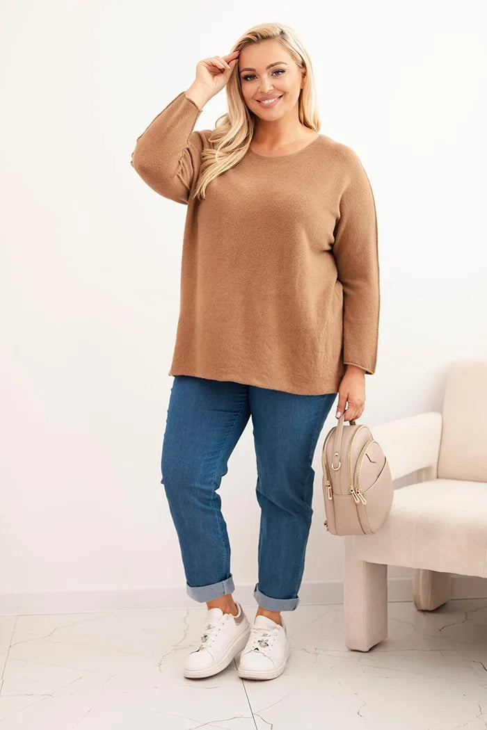 Dámsky sveter plus size s lodičkovým výstrihom camelový univerzálne