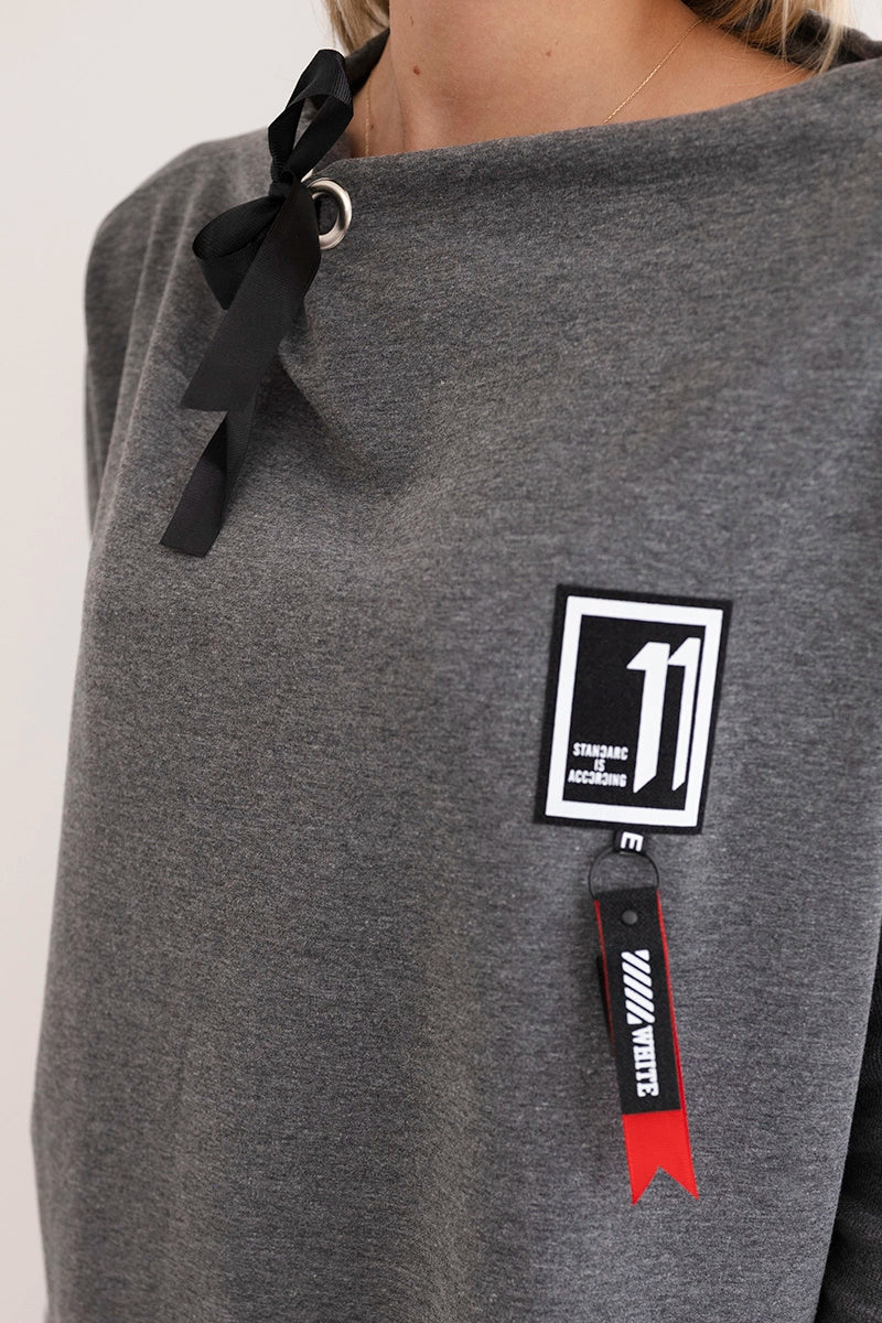 Mikina oversize s asymetrickými stranami grafitu univerzálne