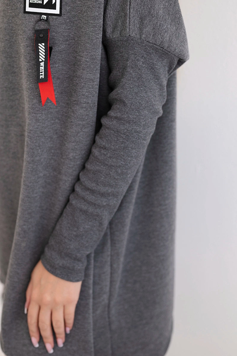 Mikina oversize s asymetrickými stranami grafitu univerzálne