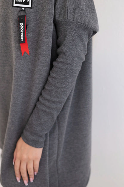 Mikina oversize s asymetrickými stranami grafitu univerzálne