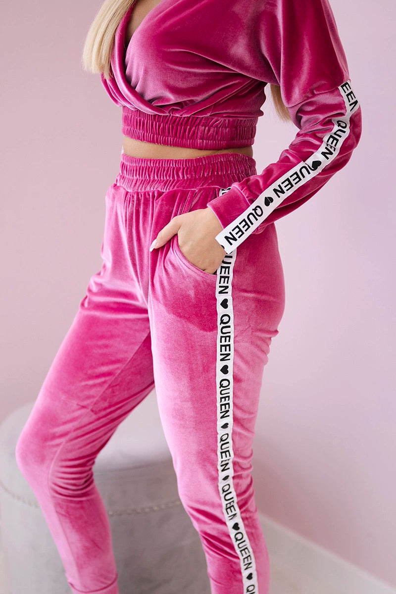 Velúrová súprava s nápisom Queen fuchsie univerzálne