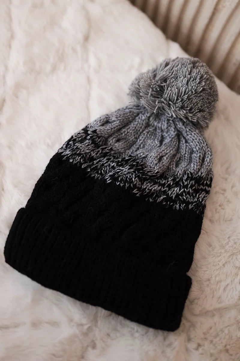 Čapica s fleece Ilona K218 čierna+sivá univerzálne