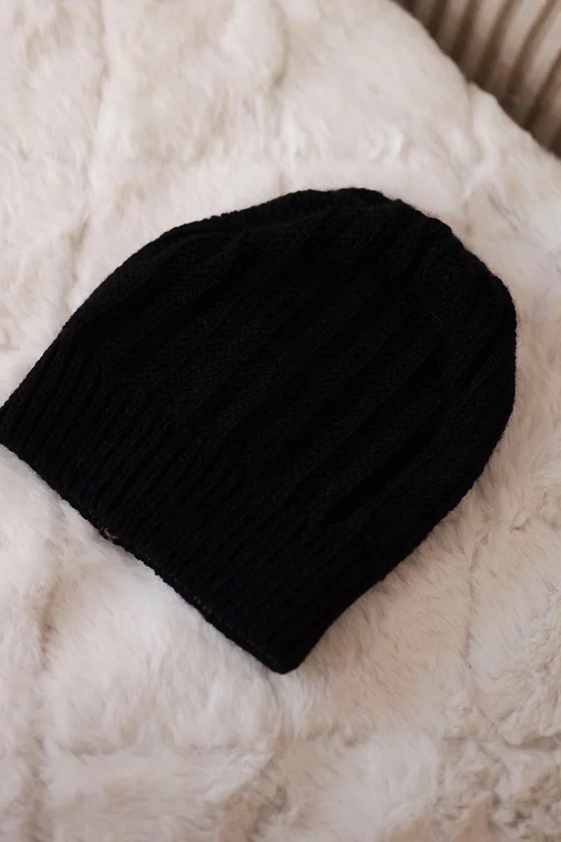 Čapica s fleece Anna K238 čierna univerzálne