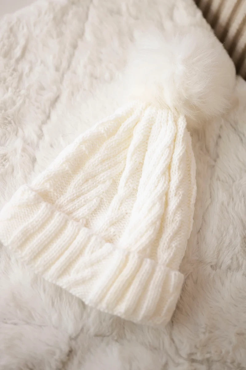 Čapica s fleece Warkocz K226 biely univerzálne
