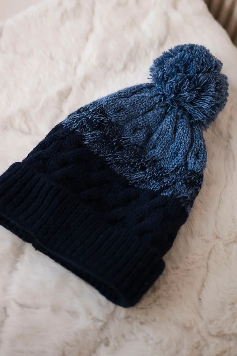 Čapica s fleece Ilona K218 námornícka modrá + džínsy univerzálne