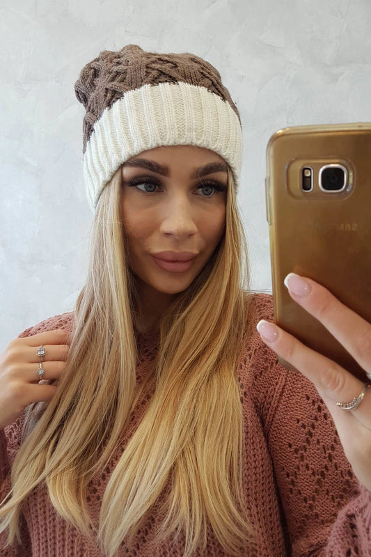 Čapica s fleece Bibiana K264 ecru + mocca univerzálne