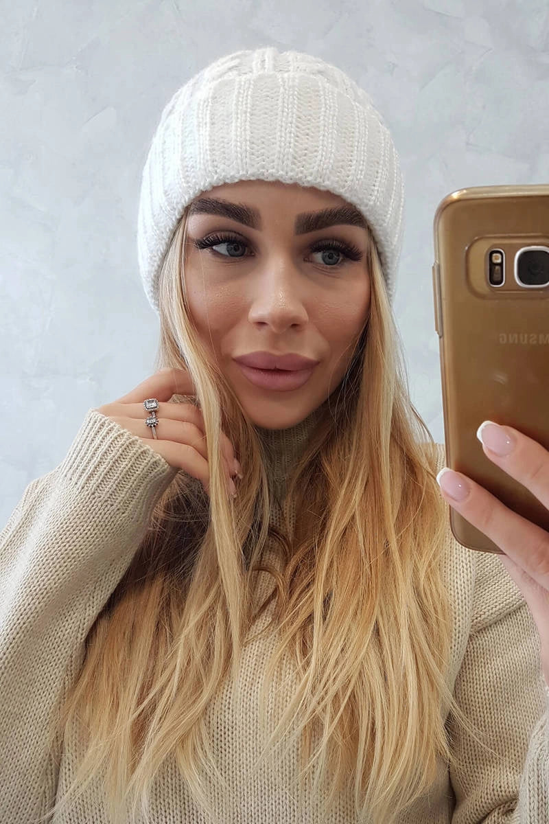 Čiapka s otočením nahor Ariana K299 ecru univerzálne