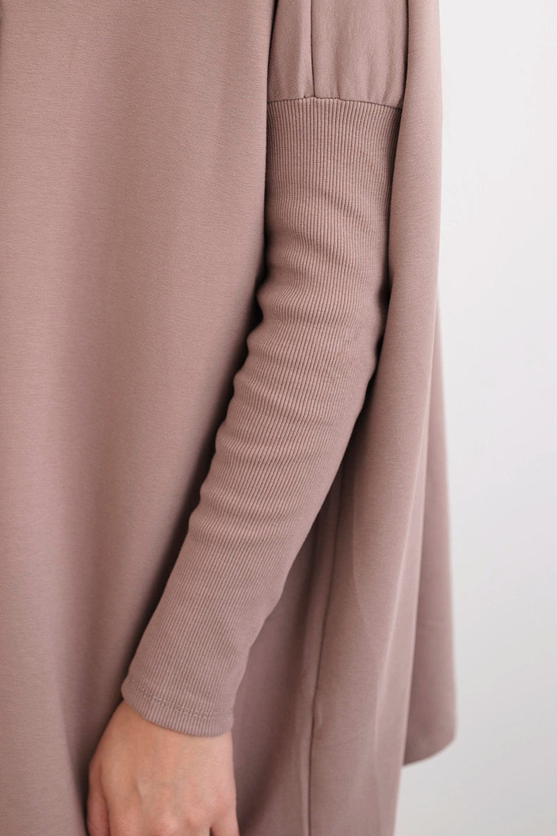 Mikina oversize s asymetrickými stranami mocca univerzálne