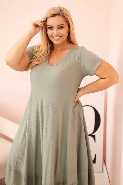 Dámske šaty plus size s krátkym rukávom a volánom z ľahkej viskózy khaki univerzálne
