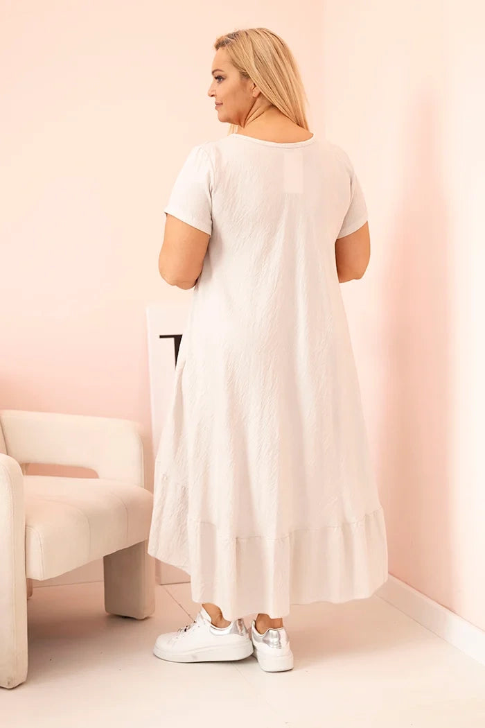 Dámske šaty plus size s krátkym rukávom a volánom z ľahkej viskózy béžová univerzálne