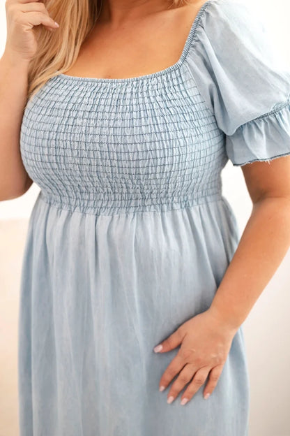 Dámske šaty plus size s krátkym rukávom a riasením z tencelu maxi svetlo džínsová univerzálne