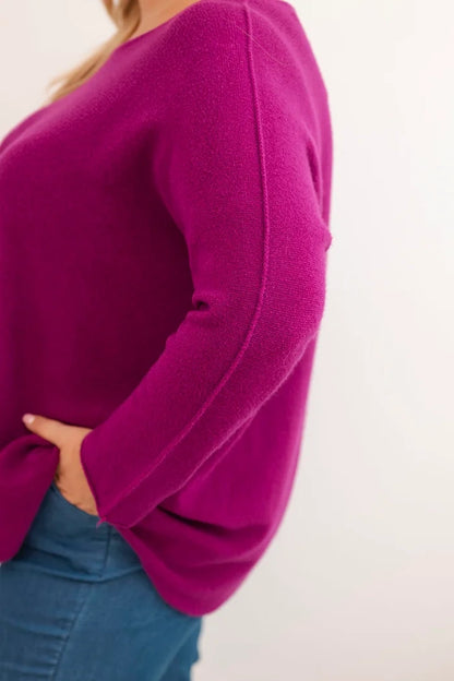 Dámsky sveter plus size s lodičkovým výstrihom tmavo fialový univerzálne